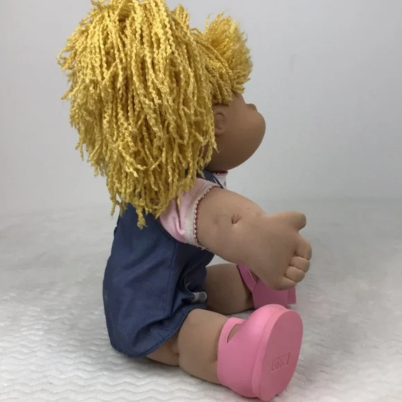 Cabbage Patch doll - Picture 13 of 16